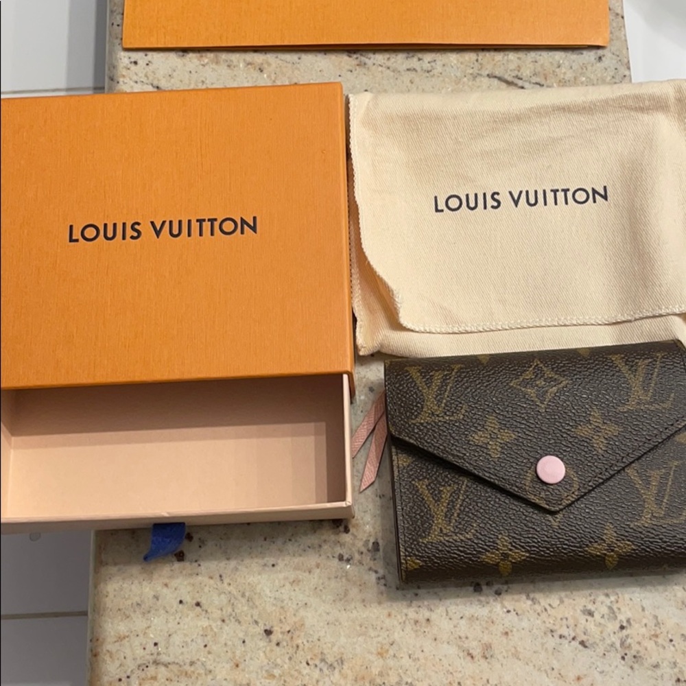 Louis Vuitton victorine compact wallet